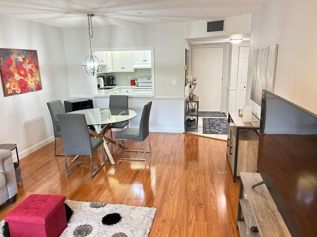 1+1 Condo — 5640 SW 3RD Place #208
