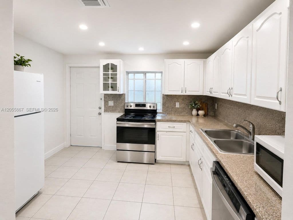 3+1 Müstakil ev — 7529 NW 1st Ave