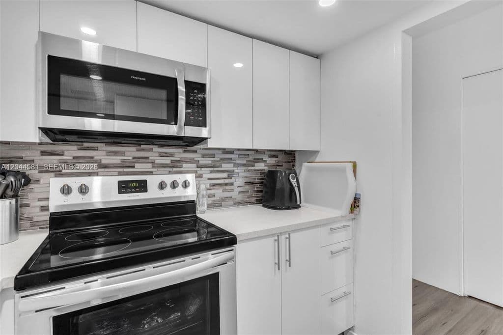 3+1 Condo — 7441 Wayne Ave APT 10H