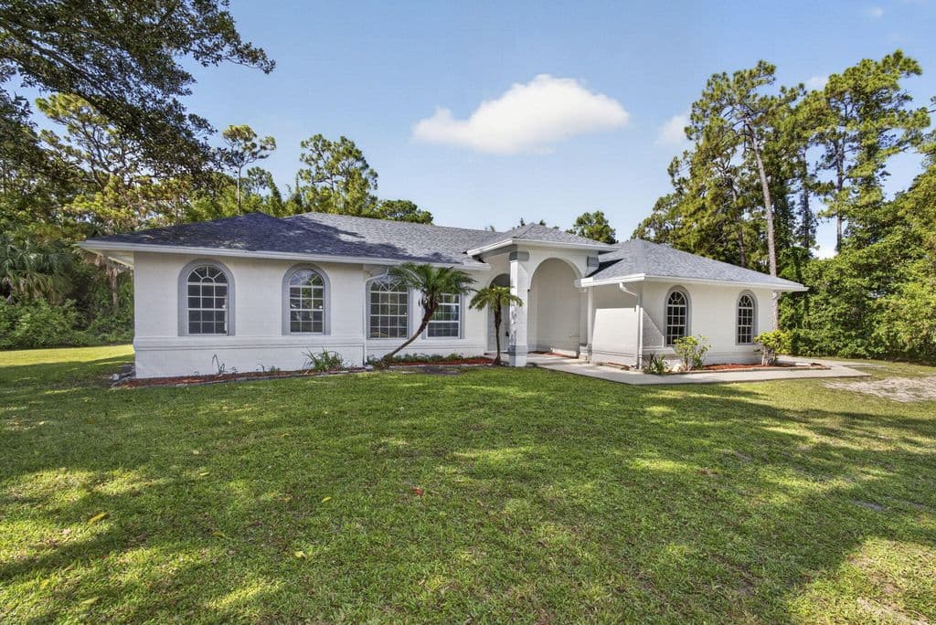 4-bedroom Single-Family Home — 16526 N 78th Rd Road N
