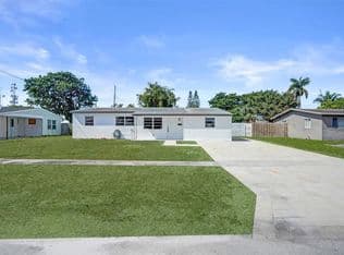 4-bedroom Single-Family Home — 1437 SW 1st Avenue, Deerfield Beach, 33441