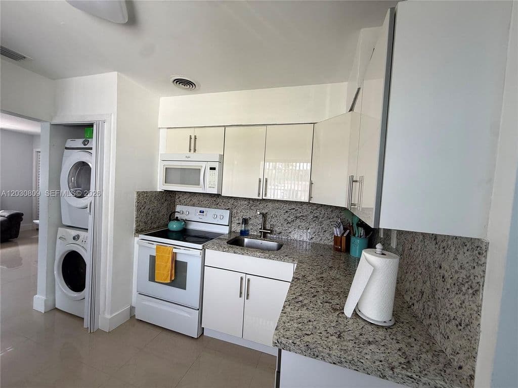 3+1 Müstakil ev — 10030 SW 213th Ter