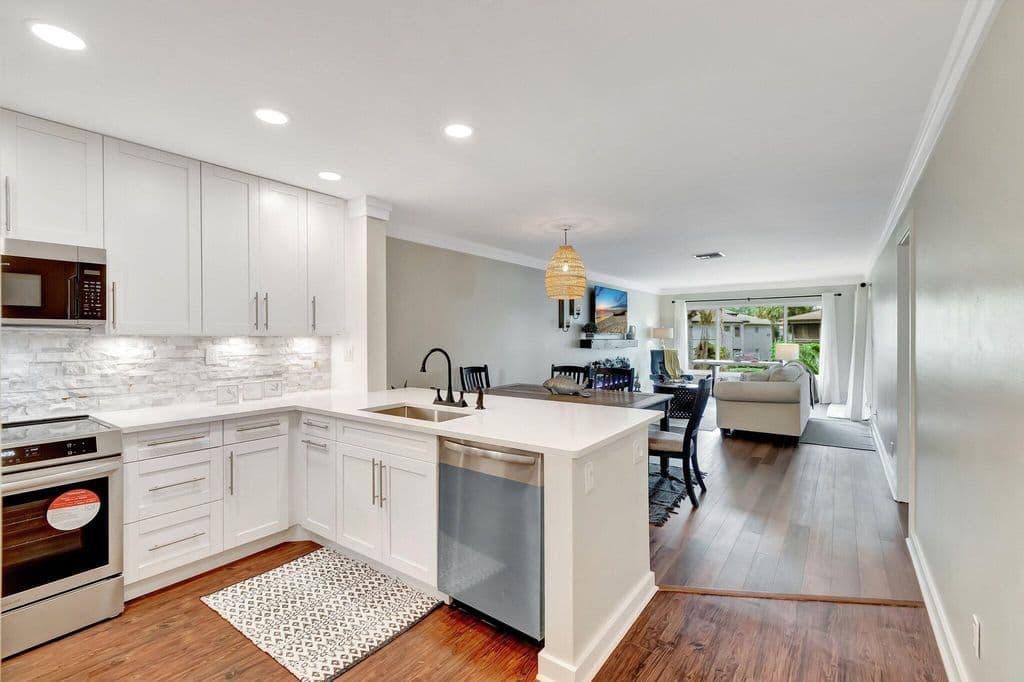 2-bedroom Condo — 5770 PRINCESS PALM Court #F