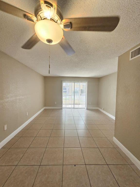 2-bedroom Condo — 4324 NW 9TH Avenue #6-1C