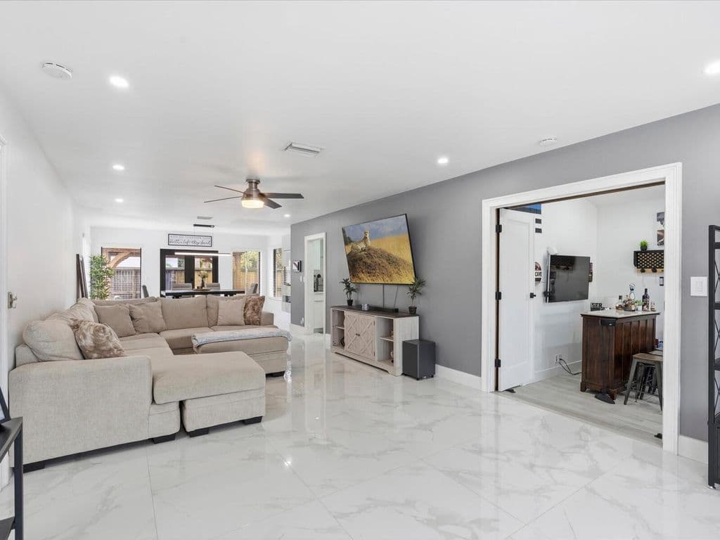 3-bedroom Single-Family Home — 2860 MONROE Street