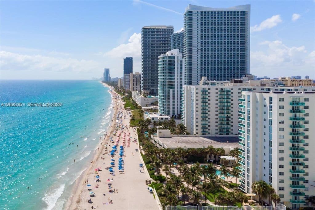 1+1 Condo — 3801 S Ocean Dr APT 2Z