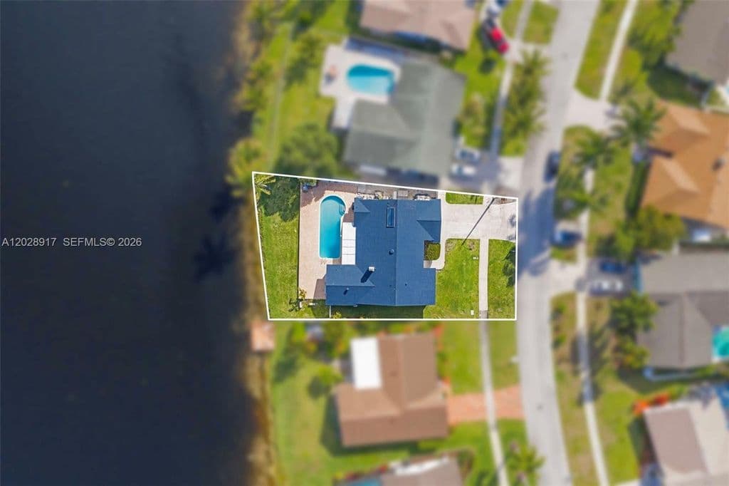 3+1 Müstakil ev — 1310 SW 26th Ave