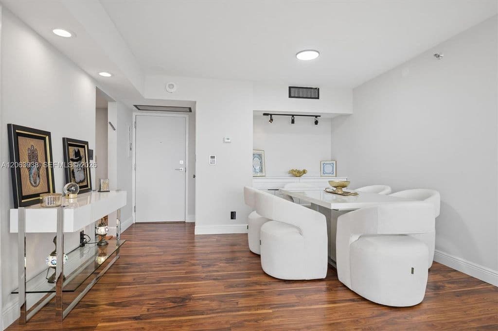 2-bedroom Condo — 20225 NE 34th Ct APT 1014