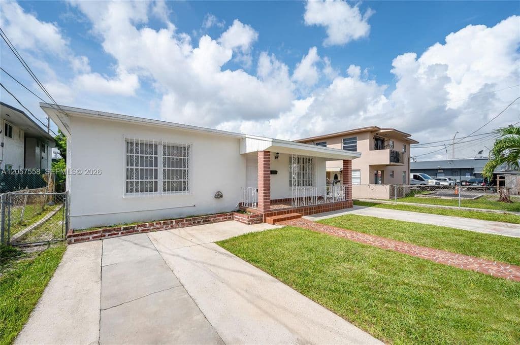 4-bedroom Property — 2624 NW 24th St