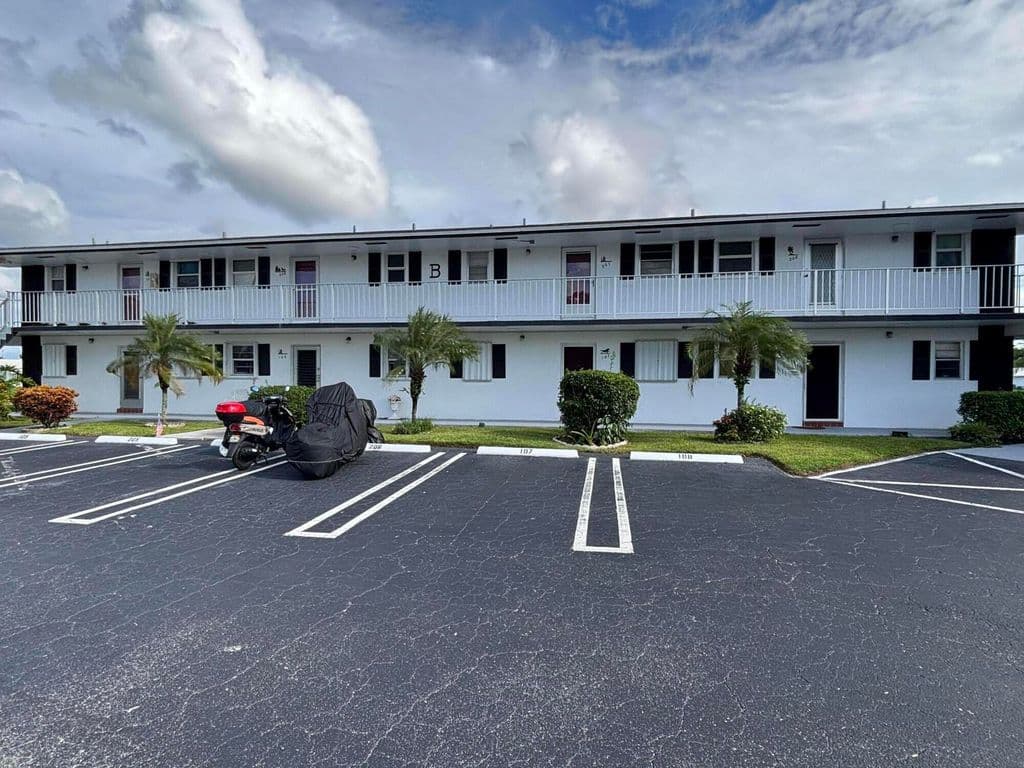 1+1 Condo — 1112 Lake Terrace #207