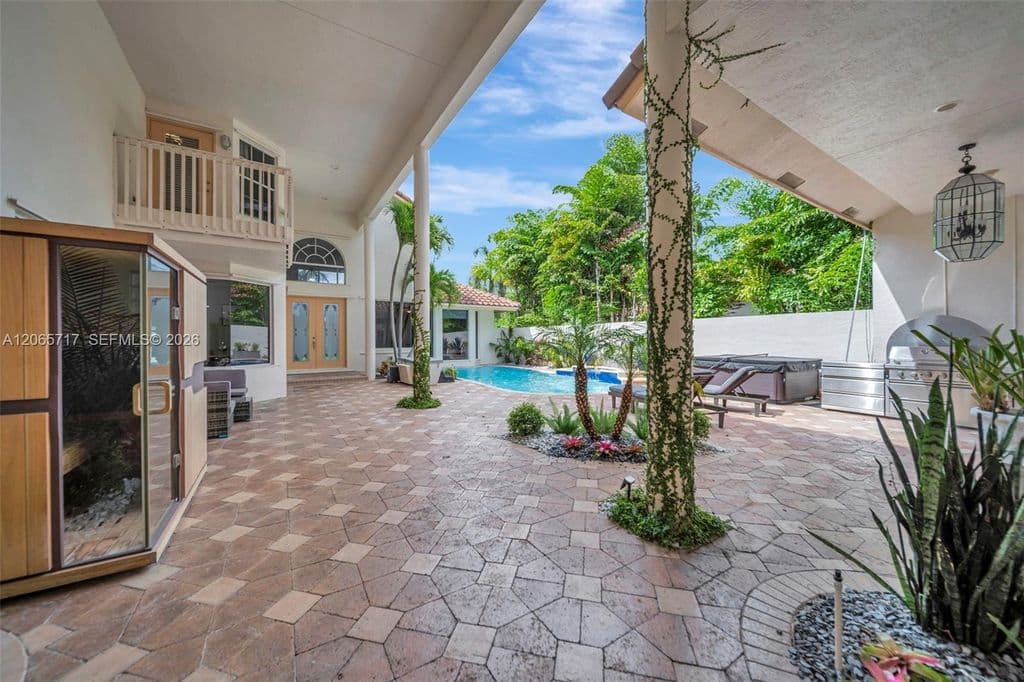 4+1 Müstakil ev — 12127 NW 9th Dr