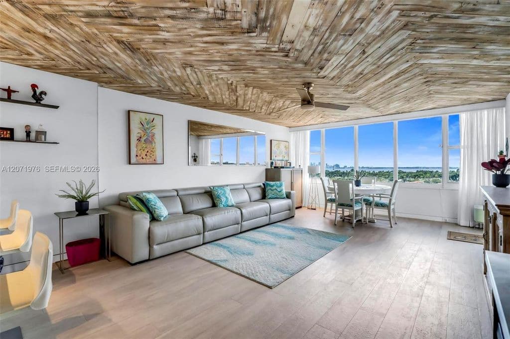 2+1 Condo — 5600 Collins Ave APT 11S