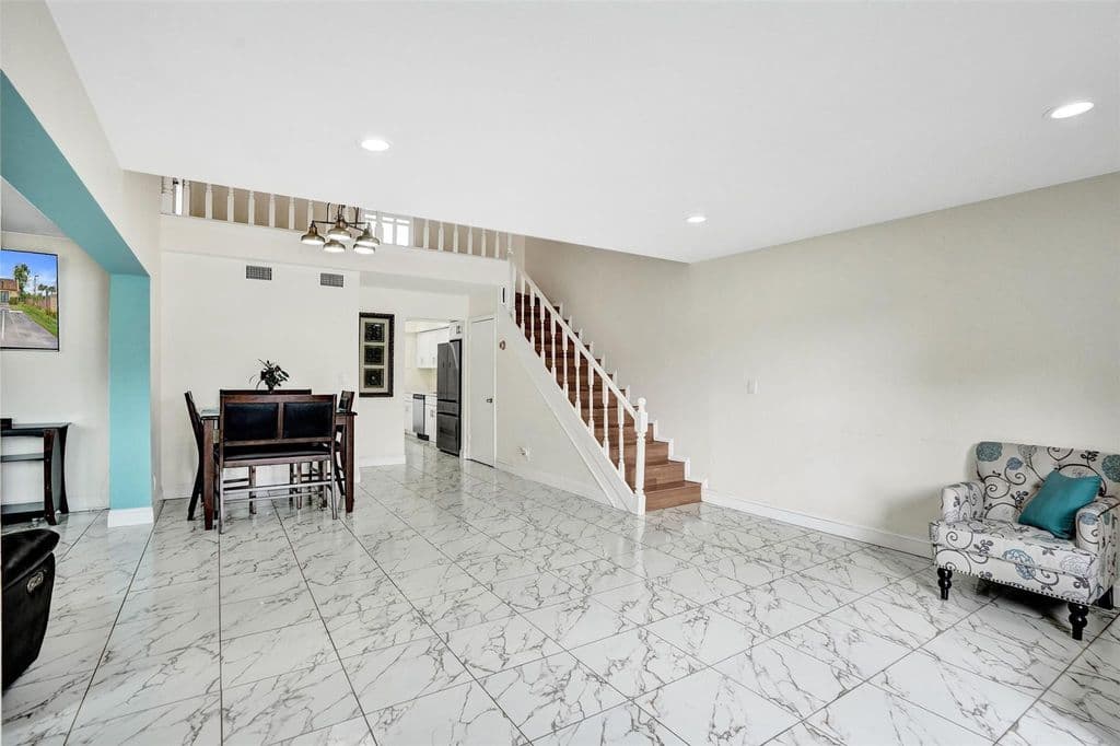 3+1 Mülk — 3541 NW 95th Terrace #202
