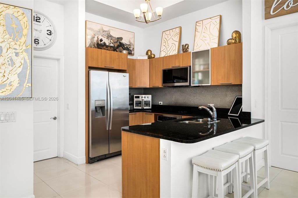 3-bedroom Condo — 480 NE 30th St APT 501