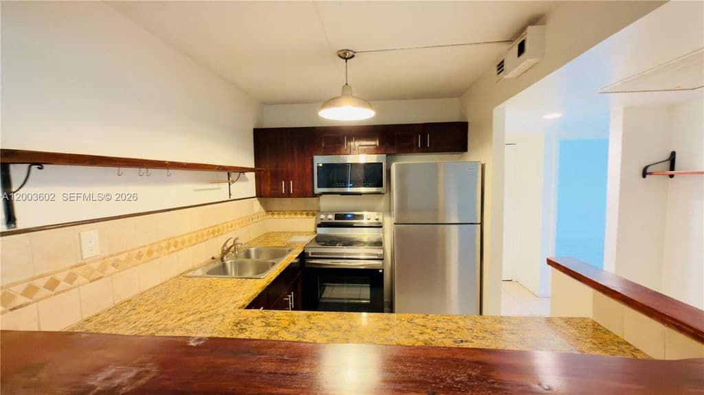 2-bedroom Condo — 5855 Washington St APT 90