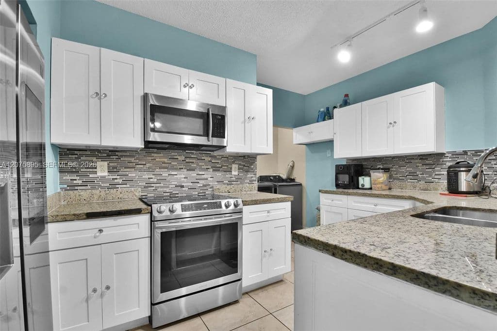 3+1 Condo — 1419 Avon Ln APT 216