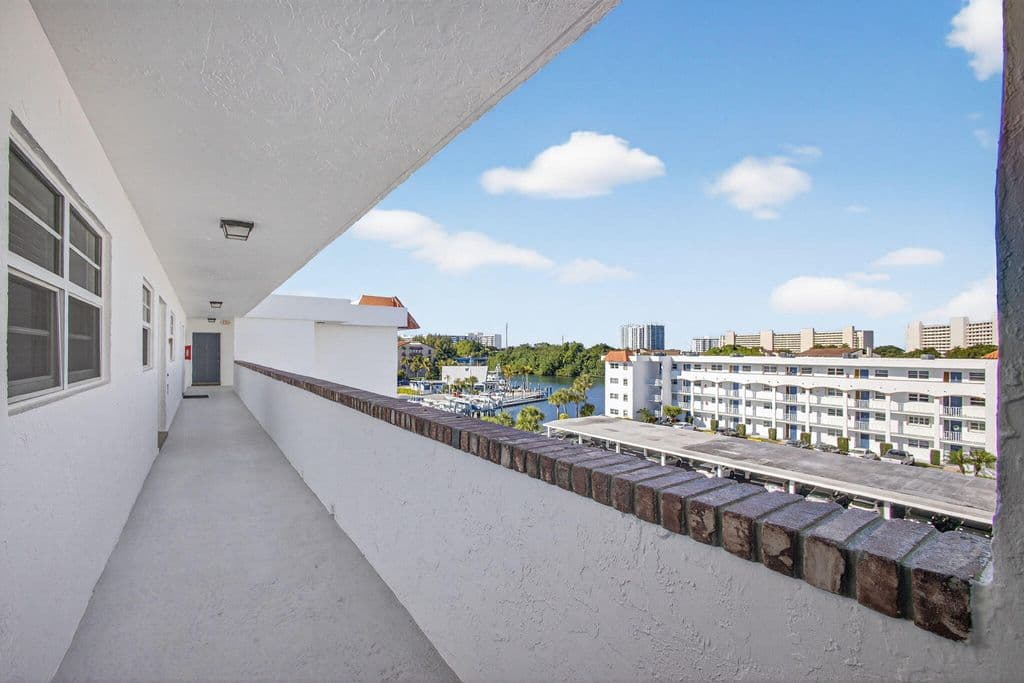 2+1 Condo — 21 Yacht Club Drive #505