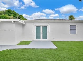 4+1 Müstakil ev — 12621 NW 22nd Ct, Miami, 33167