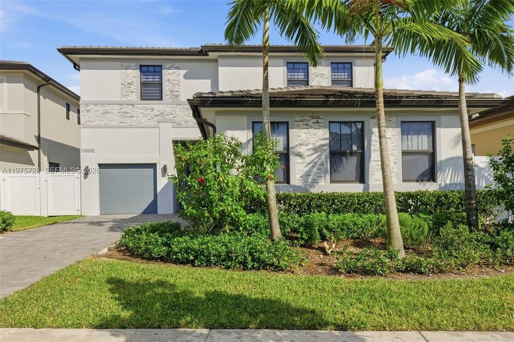 6-bedroom Single-Family Home — 4409 SW 173rd Ave