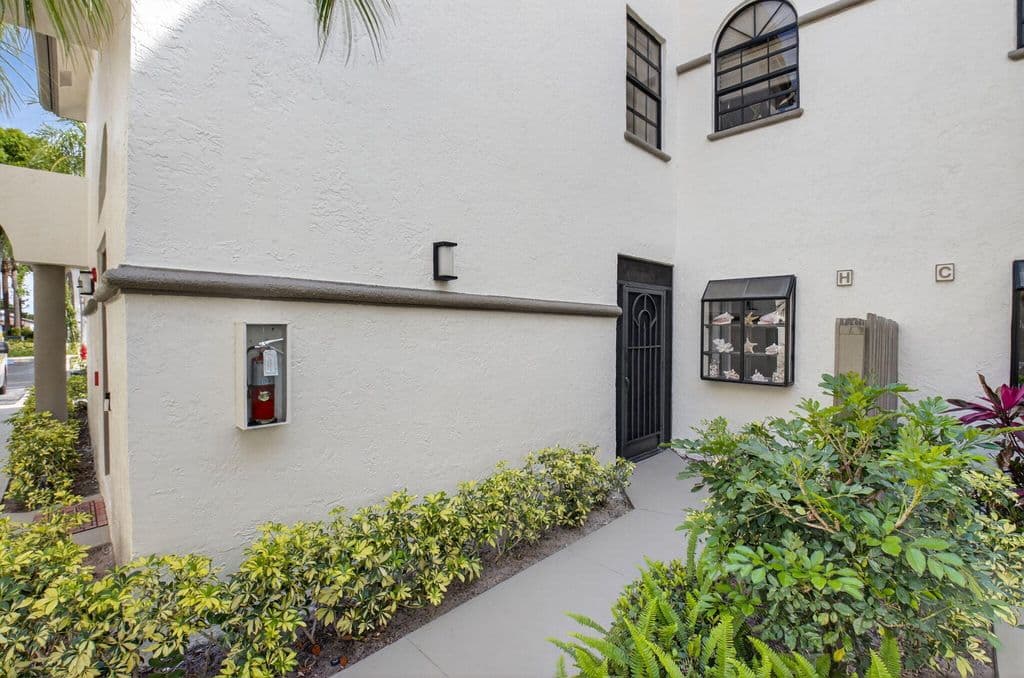 3-bedroom Condo — 5226 Europa Drive #H