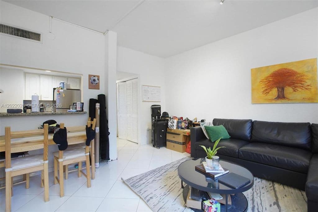 1+1 Condo — 540 Brickell Key Dr APT 308