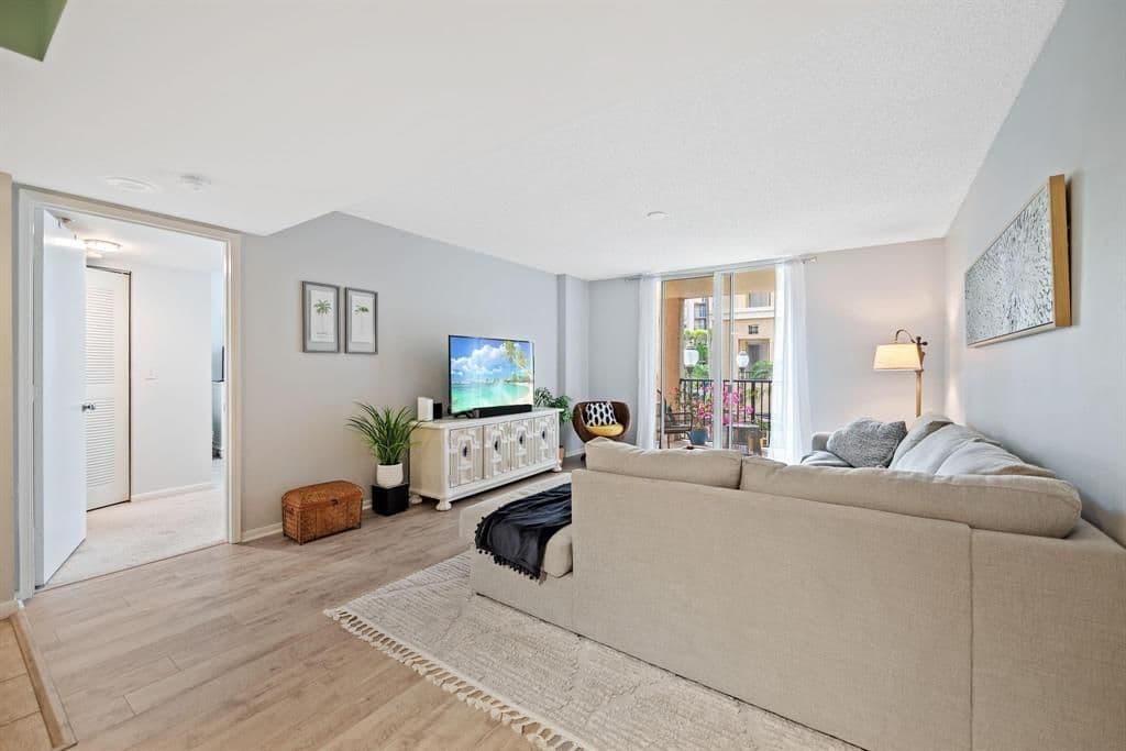 2+1 Condo — 520 SE 5TH Avenue #2202