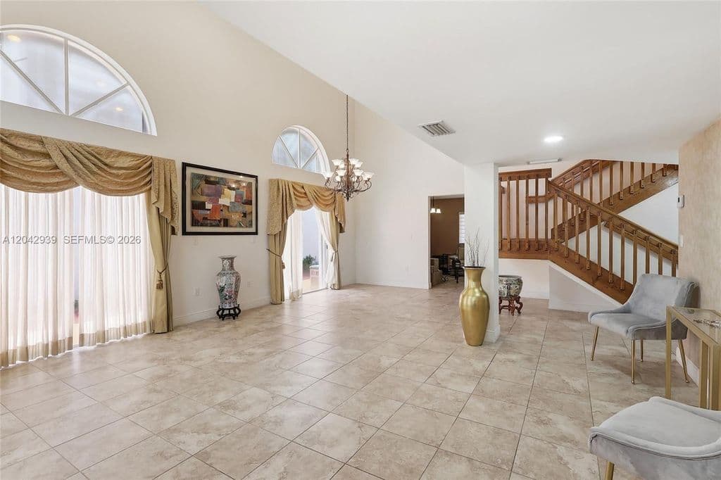 4+1 Mülk — 15652 SW 91st Ln