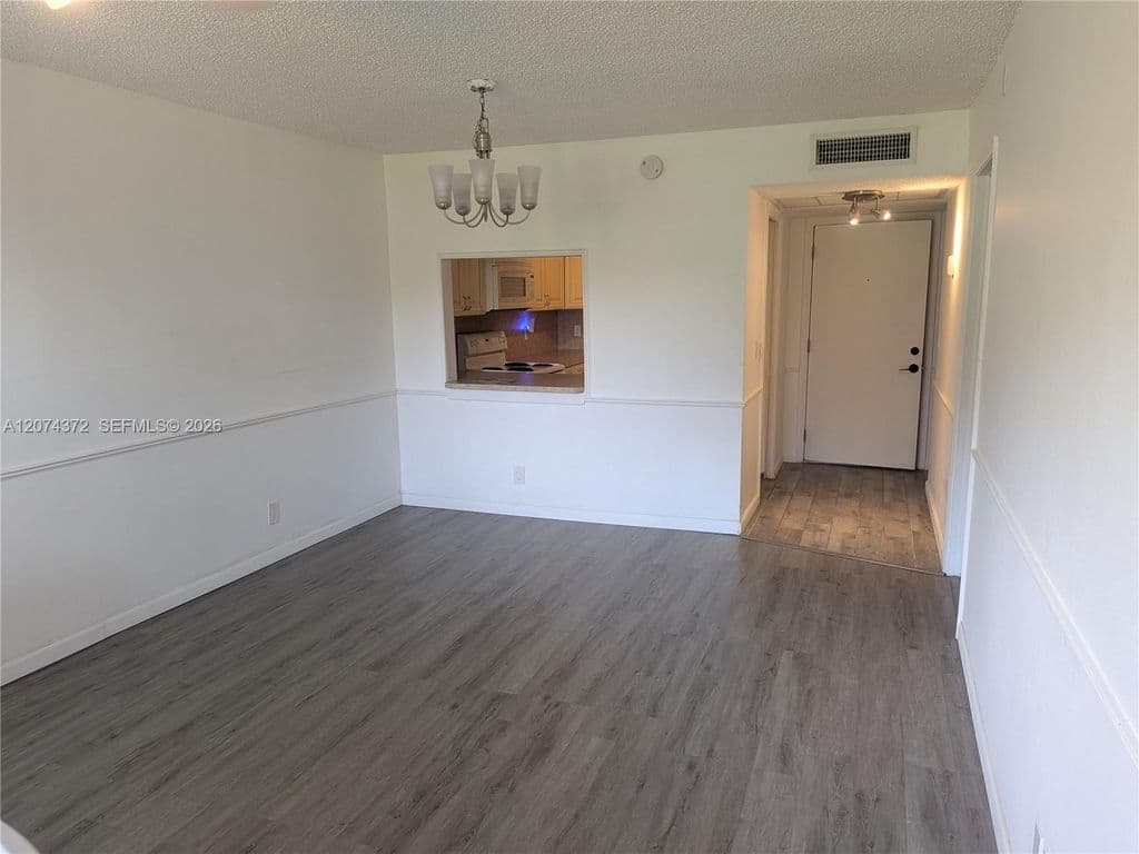 1-bedroom Condo — 9471 Evergreen Pl APT 106
