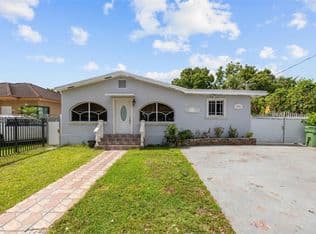 4+1 Müstakil ev — 674 W 23rd St, Hialeah, 33010