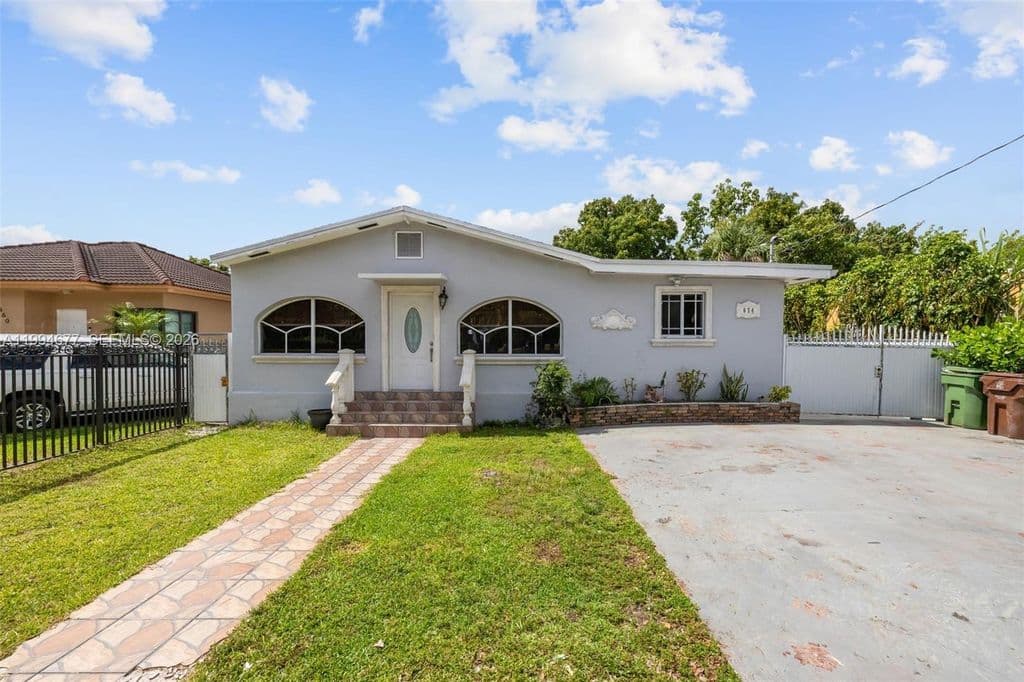 4+1 Müstakil ev — 674 W 23rd St