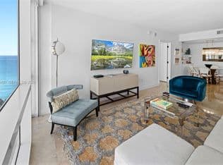 2-bedroom Condo — 6801 Collins Ave #1215, Miami Beach, 33141