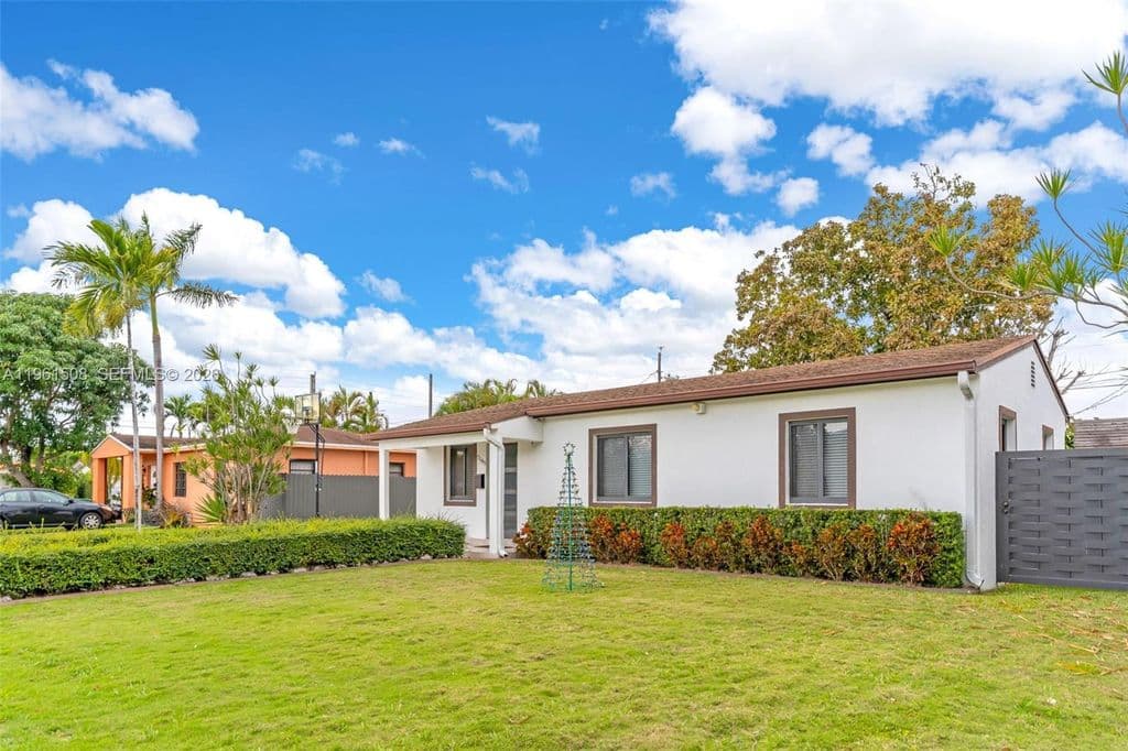 3+1 Müstakil ev — 7585 SW 28th St