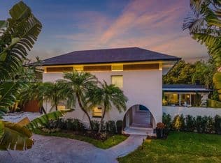 6-bedroom Single-Family Home — 18490 SW 83rd Pl, Cutler Bay, 33157