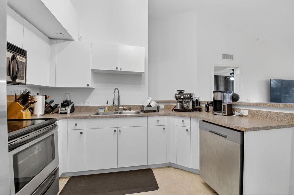 3+1 Condo — 224 Villa Circle #224