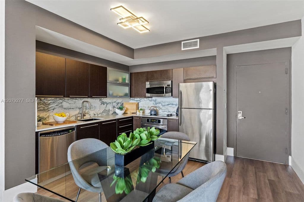 1-bedroom Condo — 90 SW 3rd St APT 1506