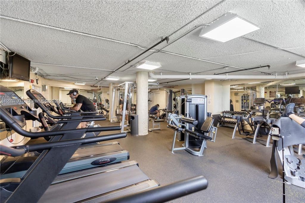 1+1 Condo — 905 Brickell Bay Dr APT 623