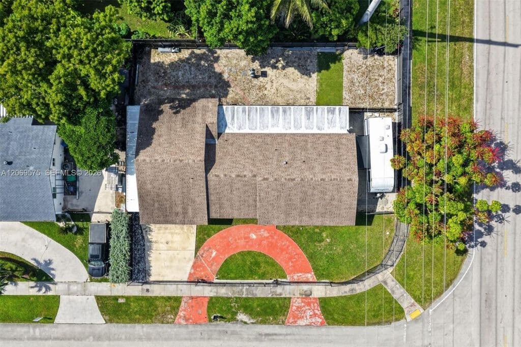 5+1 Müstakil ev — 10660 SW 164th St