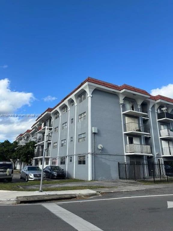 2+1 Condo — 13725 NE 6th Ave APT 209