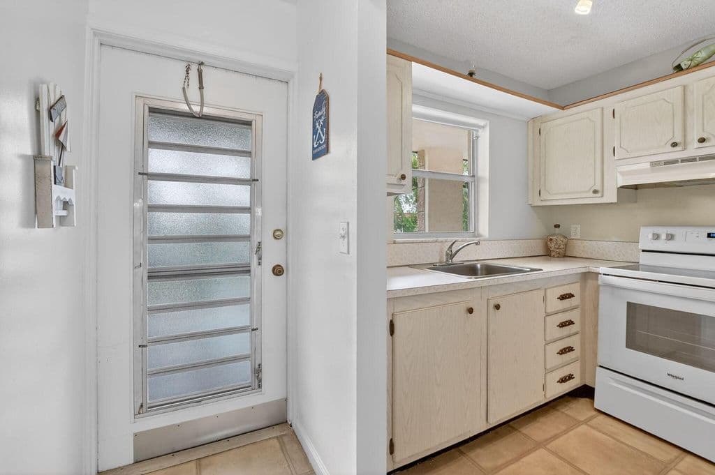 2-bedroom Condo — 9855 Sandalfoot Boulevard Apt 317