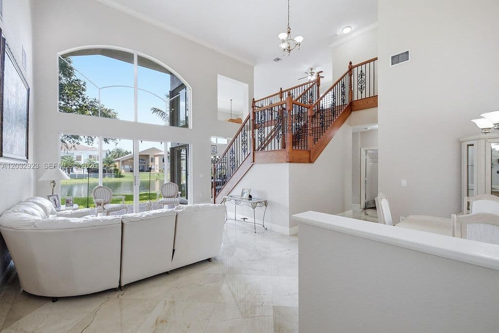 5-bedroom Single-Family Home — 18543 SW 49th St