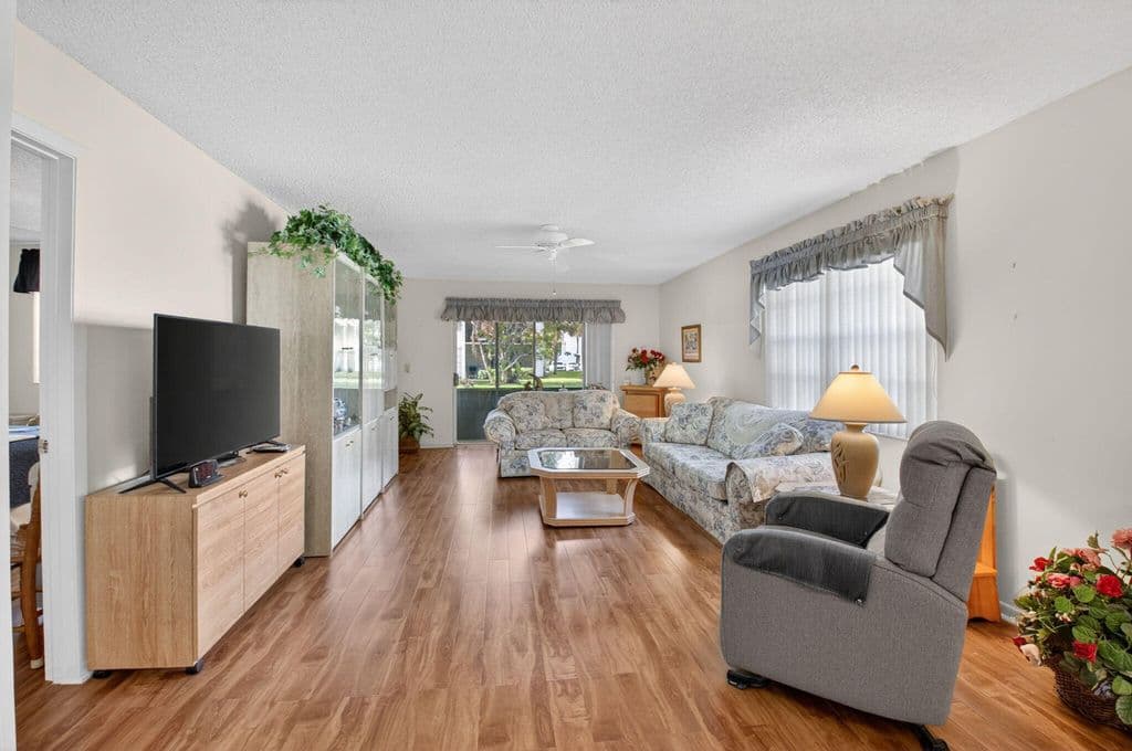 2-bedroom Condo — 2935 SW 22nd Avenue #108