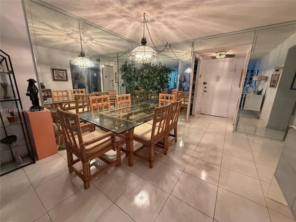 2-bedroom Condo — 1000 Parkview Dr APT 1022