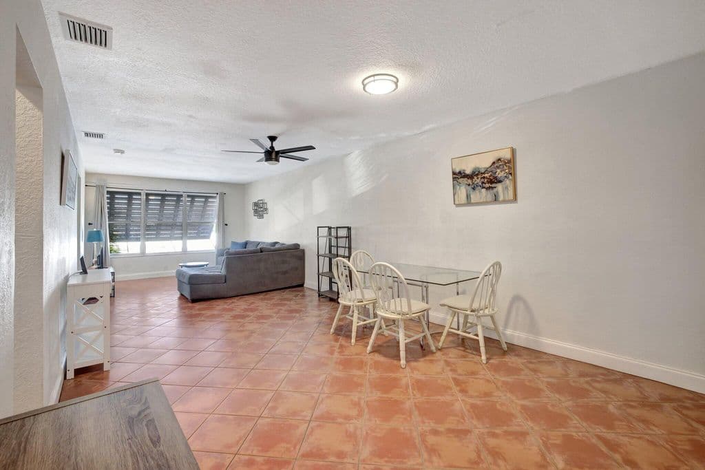 2-bedroom Condo — 2400 NE 33rd Avenue #211