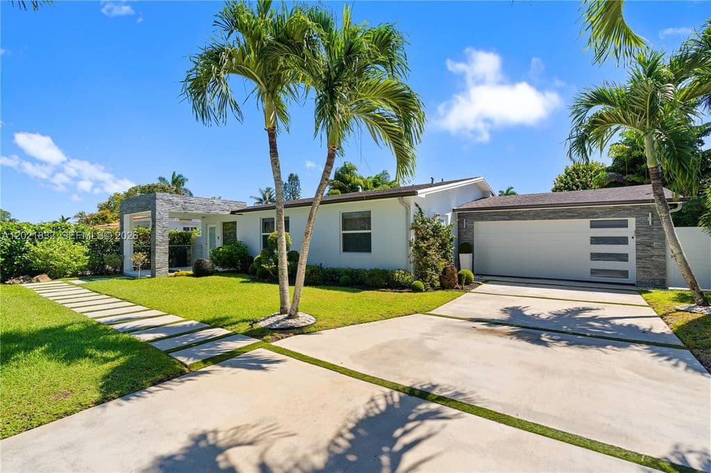 3+1 Müstakil ev — 14441 S Biscayne River Rd