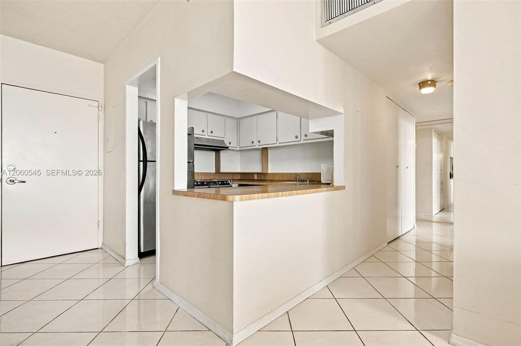 3-bedroom Condo — 7441 Wayne Ave APT 10C