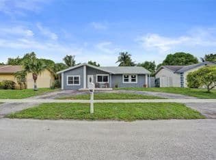 4+1 Müstakil ev — 7812 SW 7th Pl, Pompano Beach, 33068