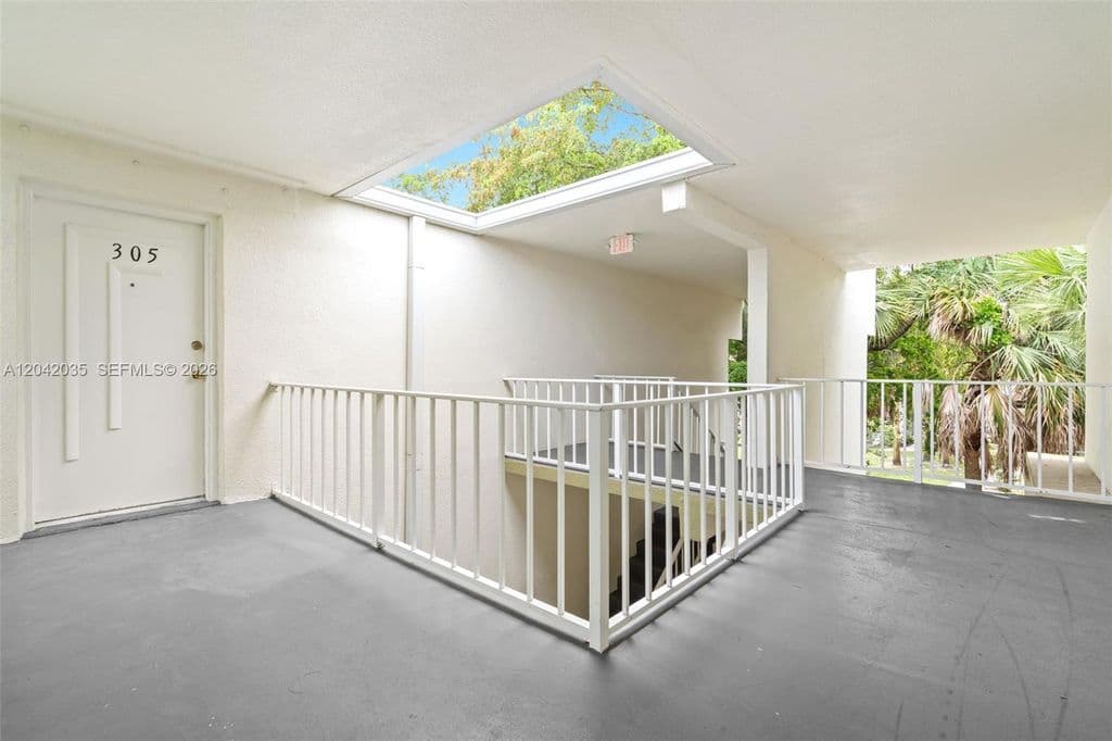 2+1 Condo — 4215 N University Dr APT 305