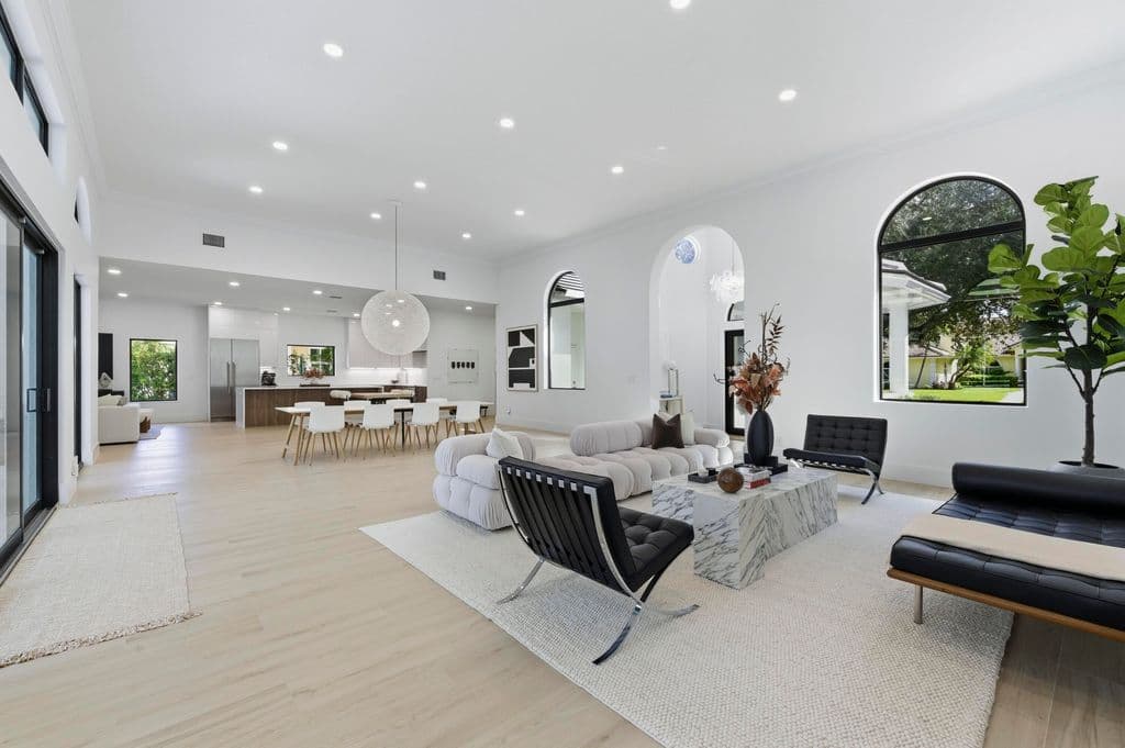 4-bedroom Single-Family Home — 2557 Seminole Circle