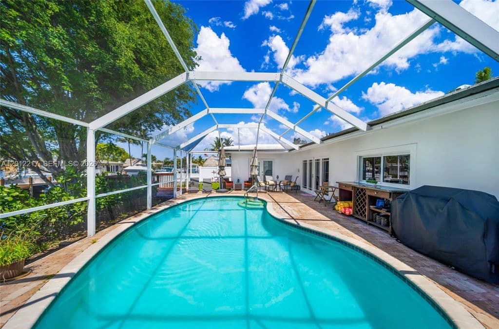 4-bedroom Single-Family Home — 31 SE 12th St