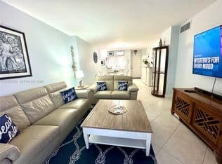 1-bedroom Condo — 1950 S Ocean Dr Suite 2C, Hallandale Beach, 33009